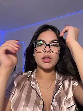 Viicky15 online show from May 16, 2026, 11:25 pm
