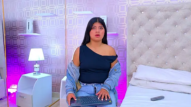 Juliette Kaia online show from June 1, 2026, 3:19 am