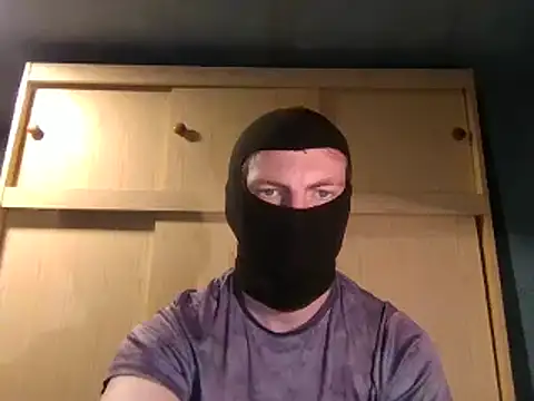 Snapshot of beuker22 chatting on June 6, 2026, 12:32 pm beuker22 online show from June 6, 2026, 12:32 pm