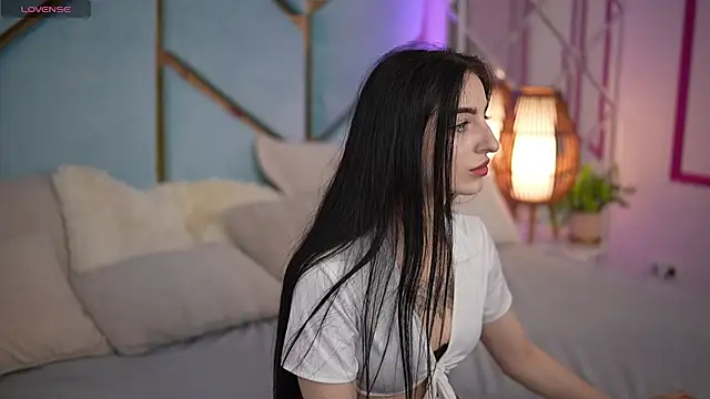 Snapshot of EmilyyMoon chatting on June 24, 2026, 6:45 am EmilyyMoon online show from June 24, 2026, 6:45 am