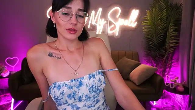 EviiLune online show from July 31, 2026, 8:41 pm