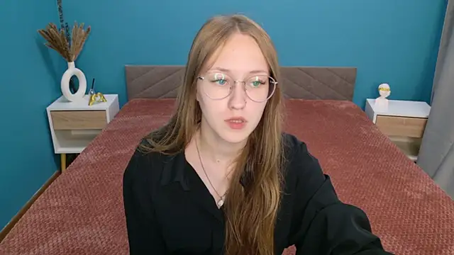 Snapshot of Calista_Everleig chatting on June 9, 2026, 10:38 am Calista Everleig online show from June 9, 2026, 10:38 am