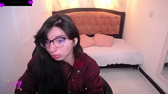 Snapshot of Allyshon_ chatting on July 15, 2026, 8:36 pm Allyshon online show from July 15, 2026, 8:36 pm