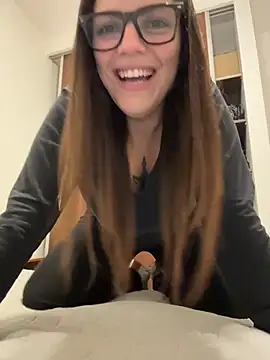 lilylovelesss online show from June 3, 2026, 4:04 am
