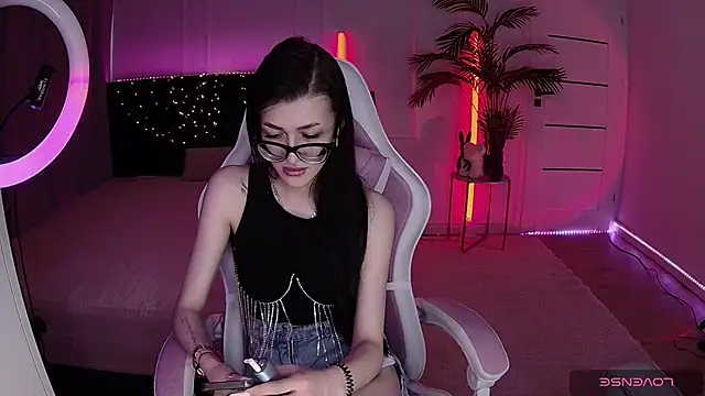 Snapshot of Ariella_Me chatting on June 1, 2026, 6:37 am Ariella Me online show from June 1, 2026, 6:37 am