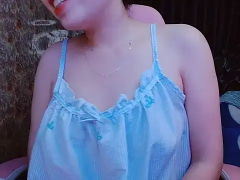 Snapshot of Julie_Ulie chatting on May 31, 2026, 2:35 pm Julie Ulie online show from May 31, 2026, 2:35 pm