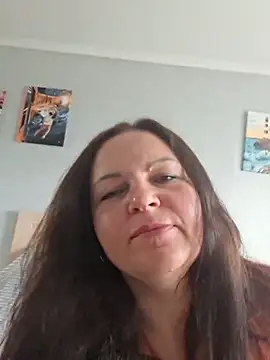 Snapshot of Meri_a chatting on July 10, 2026, 5:23 am Meri a online show from July 10, 2026, 5:23 am