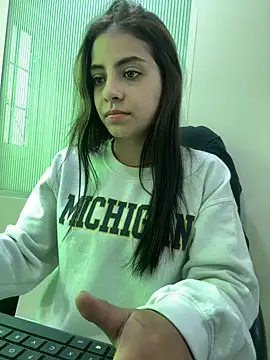 Snapshot of Hanna_Cruz_ chatting on May 22, 2026, 4:12 pm Hanna Cruz online show from May 22, 2026, 4:12 pm