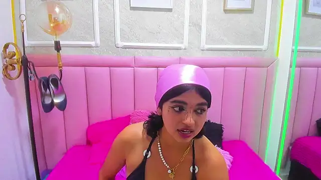 Snapshot of velvet_girll chatting on July 8, 2026, 1:04 pm velvet girll online show from July 8, 2026, 1:04 pm