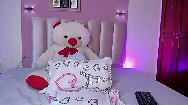Snapshot of ORIANNA_21 chatting on July 14, 2026, 6:24 pm ORIANNA 21 online show from July 14, 2026, 6:24 pm
