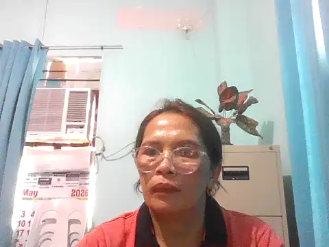 Snapshot of momshe2026 chatting on May 26, 2026, 7:59 am momshe2026 online show from May 26, 2026, 7:59 am