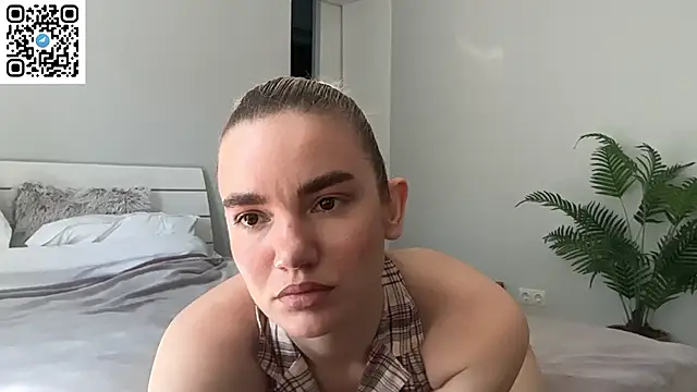 Snapshot of KiraAngella chatting on July 18, 2026, 1:04 pm KiraAngella online show from July 18, 2026, 1:04 pm