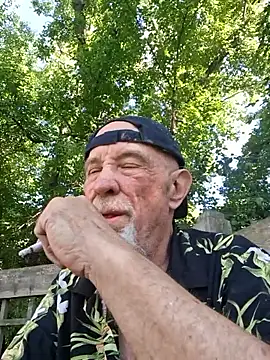 Snapshot of Dreamzluvz2 chatting on June 20, 2026, 10:12 pm Dreamzluvz2 online show from June 20, 2026, 10:12 pm