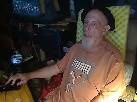 Snapshot of Dreamzluvz2 chatting on August 7, 2026, 4:25 am Dreamzluvz2 online show from August 7, 2026, 4:25 am