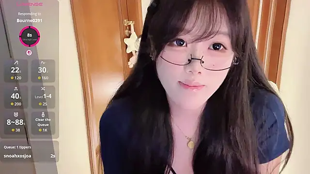 Snapshot of April_UU chatting on July 18, 2026, 11:52 pm April UU online show from July 18, 2026, 11:52 pm