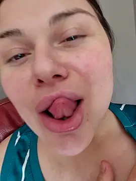 Snapshot of Alice_9 chatting on May 29, 2026, 2:15 pm Alice 9 online show from May 29, 2026, 2:15 pm