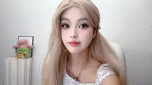 jiangjiang2005 online show from June 1, 2026, 5:03 pm