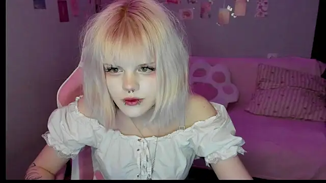 Snapshot of VelvetAlice chatting on July 17, 2026, 8:46 pm VelvetAlice online show from July 17, 2026, 8:46 pm