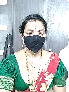 Snapshot of Leela_555 chatting on June 1, 2026, 2:24 am Leela 555 online show from June 1, 2026, 2:24 am