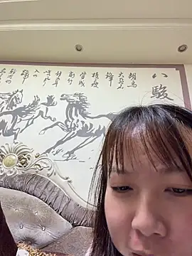 qinqin520 online show from June 9, 2026, 12:06 pm