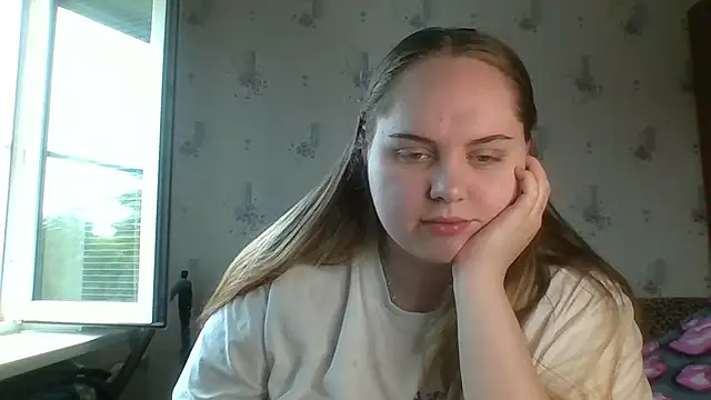 Snapshot of SoftHypnose chatting on June 15, 2026, 8:05 am SoftHypnose online show from June 15, 2026, 8:05 am