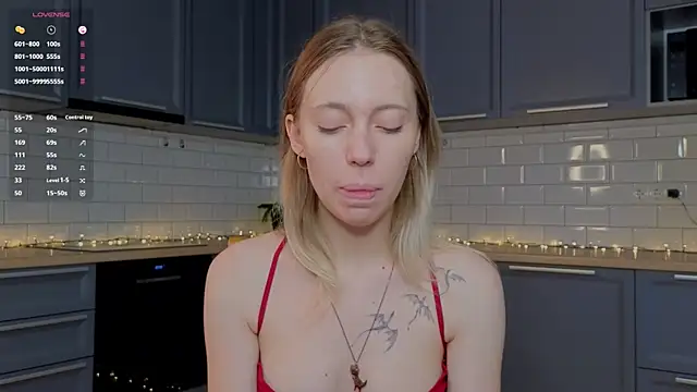 BlondeKelly online show from June 1, 2026, 4:09 pm