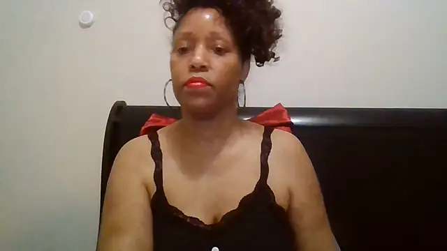 Snapshot of MsDeeLive chatting on May 27, 2026, 4:31 am MsDeeLive online show from May 27, 2026, 4:31 am
