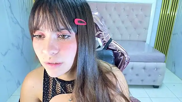 Snapshot of isabeau_s chatting on June 19, 2026, 1:37 pm isabeau s online show from June 19, 2026, 1:37 pm