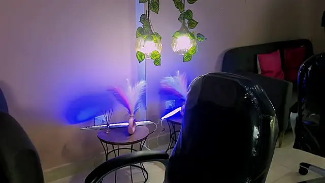Snapshot of Tahraa_ chatting on June 1, 2026, 7:59 pm Tahraa online show from June 1, 2026, 7:59 pm