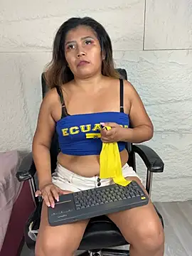 Snapshot of LyraMilano chatting on June 20, 2026, 12:52 pm LyraMilano online show from June 20, 2026, 12:52 pm