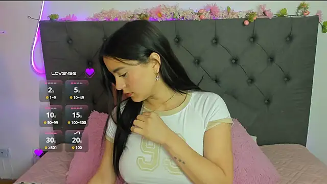 Snapshot of Zoe_Queens chatting on July 15, 2026, 12:10 pm Zoe Queens online show from July 15, 2026, 12:10 pm