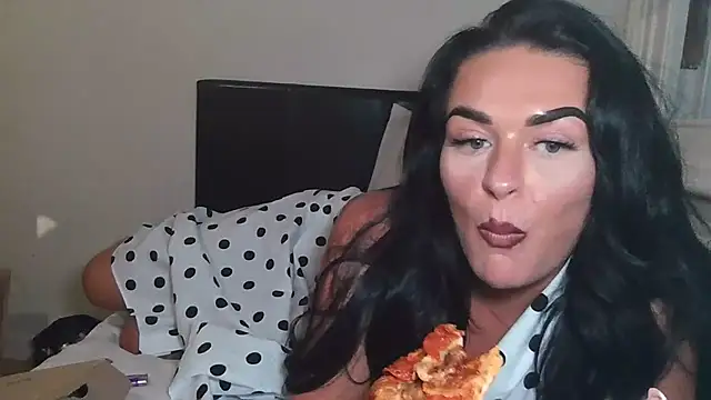 Snapshot of Isabellaaxx chatting on July 15, 2026, 11:54 pm Isabellaaxx online show from July 15, 2026, 11:54 pm