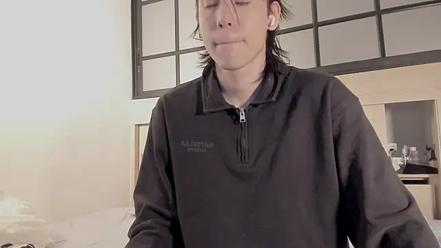Snapshot of Daphne_and_Roger_ chatting on May 27, 2026, 11:07 am Daphne and Roger online show from May 27, 2026, 11:07 am
