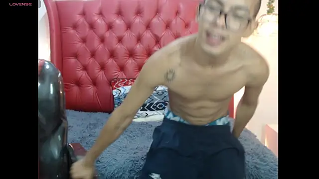 maximiliano hotdevil online show from June 1, 2026, 12:40 pm