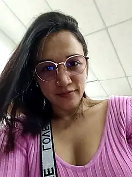 Snapshot of DaniRivers_ chatting on June 17, 2026, 2:40 pm DaniRivers online show from June 17, 2026, 2:40 pm