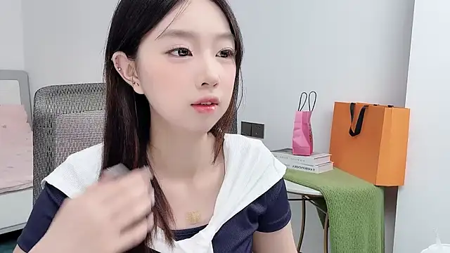 Snapshot of Yoyo33355 chatting on June 15, 2026, 3:09 am Yoyo33355 online show from June 15, 2026, 3:09 am