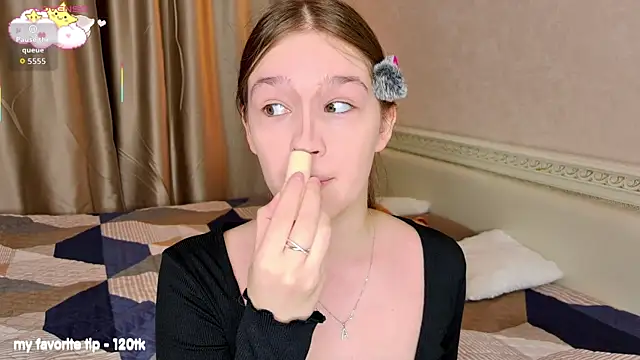 PlayfulMelly online show from July 7, 2026, 3:16 pm