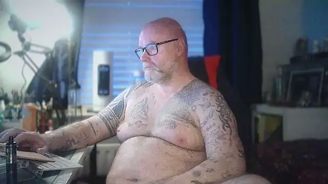 Snapshot of Tattooed_Dilf_01 chatting on May 25, 2026, 8:59 pm Tattooed Dilf 01 online show from May 25, 2026, 8:59 pm