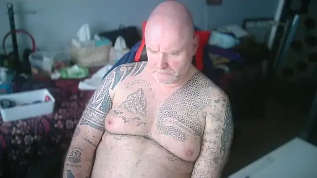 Snapshot of Tattooed_Dilf_01 chatting on May 30, 2026, 2:14 pm Tattooed Dilf 01 online show from May 30, 2026, 2:14 pm