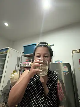 Snapshot of LINDA_HD chatting on May 29, 2026, 3:54 pm LINDA HD online show from May 29, 2026, 3:54 pm