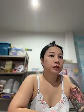 Snapshot of LINDA_HD chatting on June 17, 2026, 2:18 pm LINDA HD online show from June 17, 2026, 2:18 pm