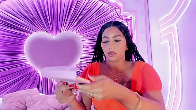 Snapshot of mina_hammani chatting on June 1, 2026, 11:45 am mina hammani online show from June 1, 2026, 11:45 am