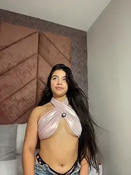 Snapshot of Amel_Rosse chatting on June 7, 2026, 2:32 pm Amel Rosse online show from June 7, 2026, 2:32 pm