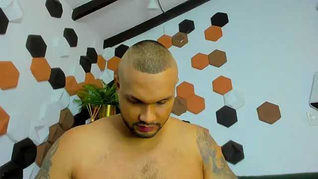 Snapshot of CharlieGrifinX chatting on June 1, 2026, 7:37 pm CharlieGrifinX online show from June 1, 2026, 7:37 pm