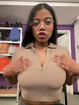 Ariana roxe  online show from June 11, 2026, 4:54 am