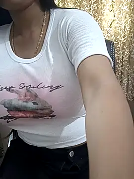 Moonlight-Babe online show from August 2, 2026, 8:02 am