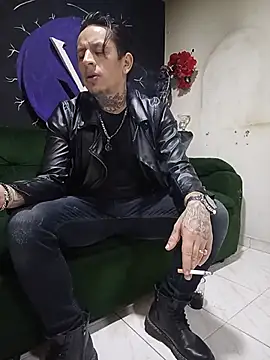 Snapshot of Valentino_dominusSexx chatting on July 16, 2026, 6:19 am Valentino dominusSexx online show from July 16, 2026, 6:19 am