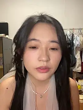 Snapshot of summer-a chatting on June 1, 2026, 2:19 pm summer-a online show from June 1, 2026, 2:19 pm