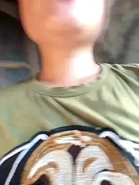 Snapshot of Luna-mi chatting on June 1, 2026, 10:17 am Luna-mi online show from June 1, 2026, 10:17 am