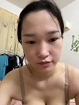 Snapshot of yi01 chatting on June 1, 2026, 5:58 pm yi01 online show from June 1, 2026, 5:58 pm